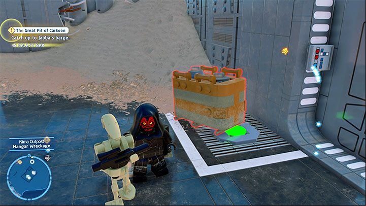 As you only have two heroes available, you have to place heavy items on the remaining 2 pressure plates (see picture above) - LEGO Skywalker Saga: Niima Outpost - list of all puzzles - Jakku - LEGO Skywalker Saga Guide
